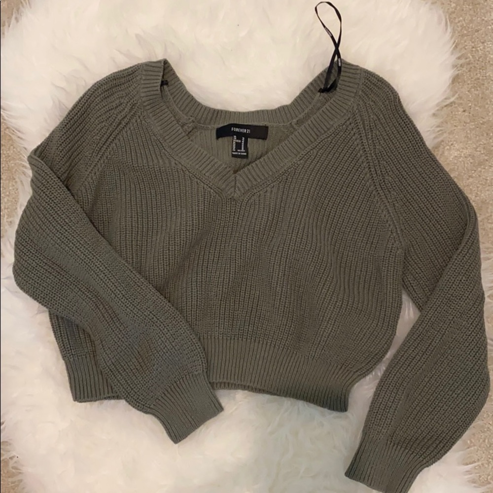 Long-sleeved cropped top